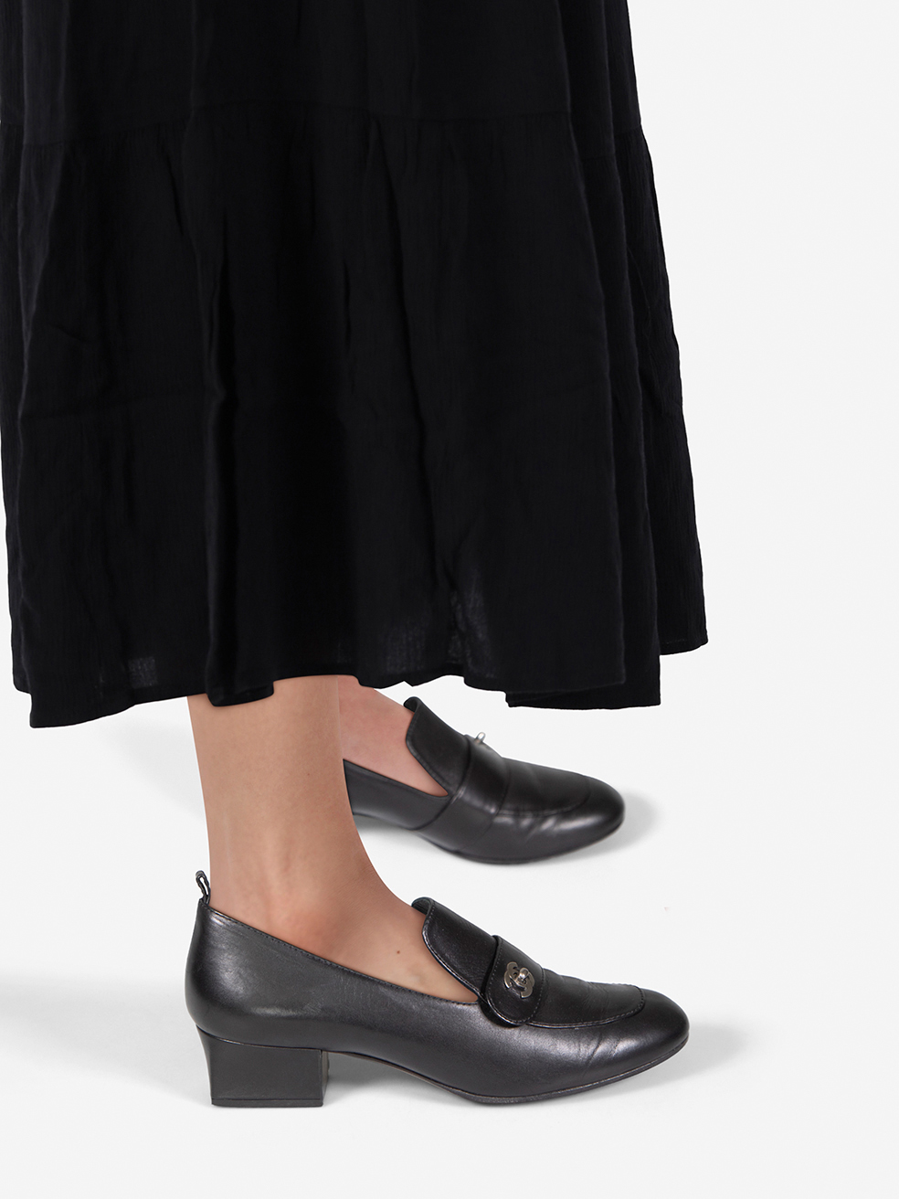 Chanel Pre-Owned Black Leather CC Moccasins
