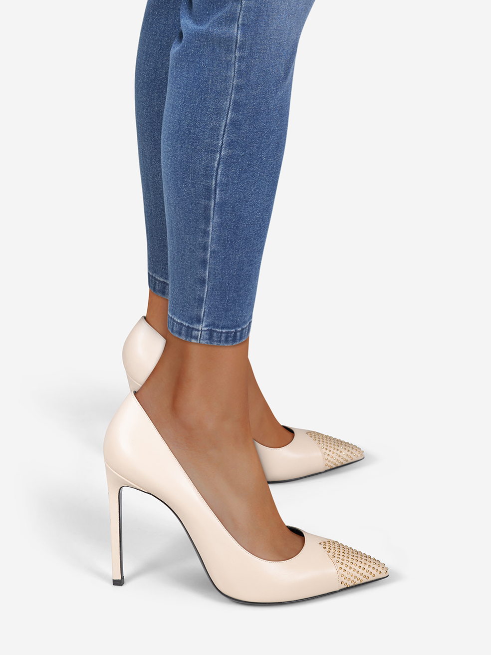 Saint Laurent Pre-Owned Beige Leather Point Toe Stud Pumps