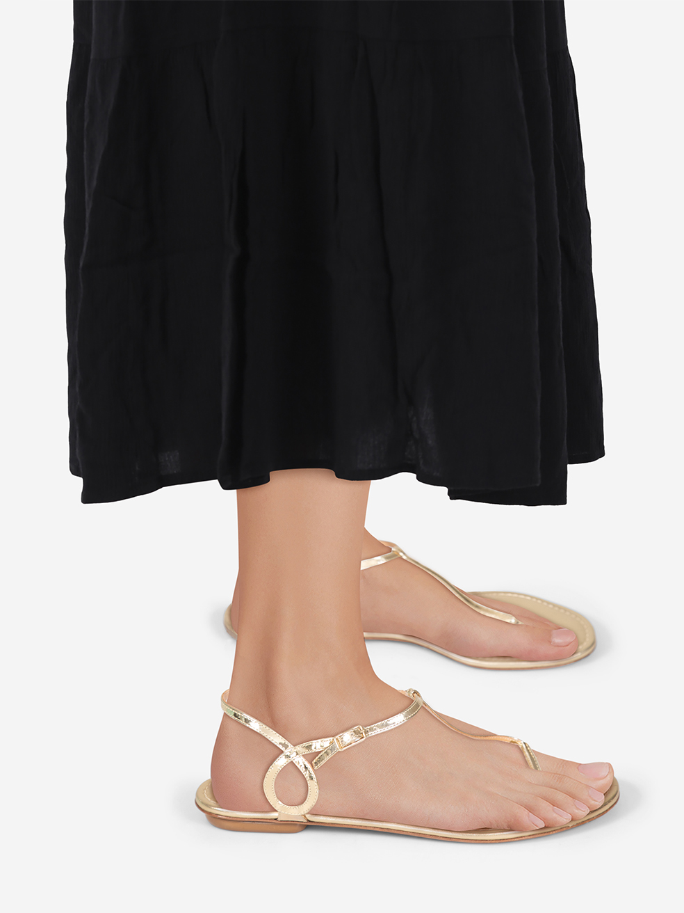 Aquazzura Pre-Owned Gold Leather Thong Sandals