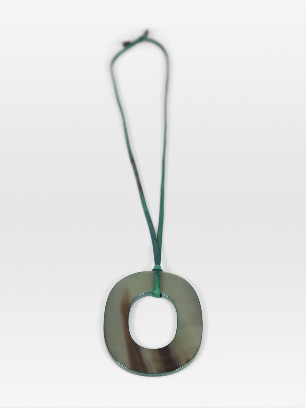 Hermès Pre-Owned Green Lacquered Horn Pendant Necklace