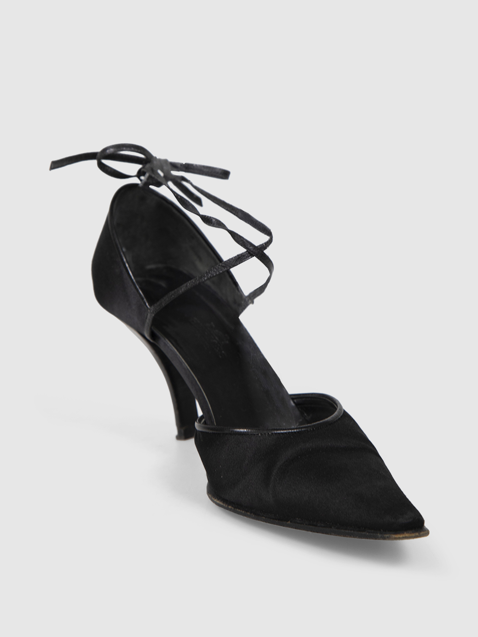 Herm�s Black Pointed Toe Strappy Heels